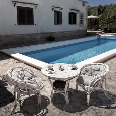 Lina Bed & Breakfast