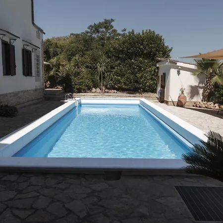 Lina Bed & Breakfast 4*